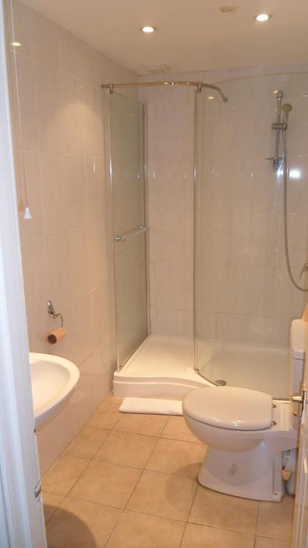 Skyways Hotel Slough Zimmer foto